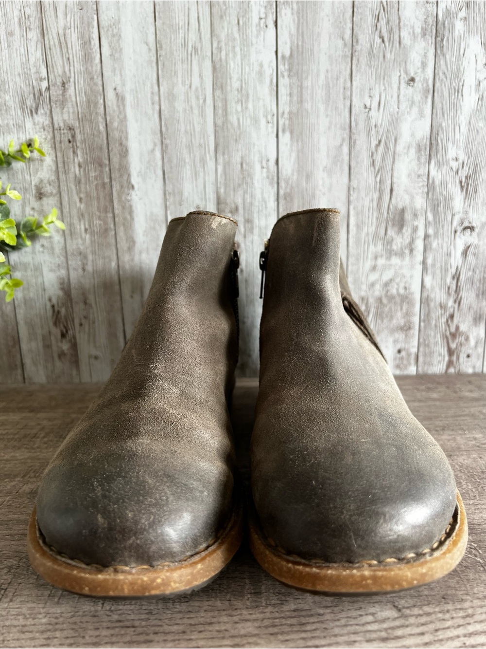 Born Tamar Women's Gray Brown Leather Zip Ankle Boots Size 8.5 - Picture 3 of 7